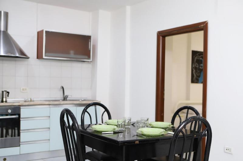 Napoli Centrale Budget Apartment — отель с удобствами в Неаполе