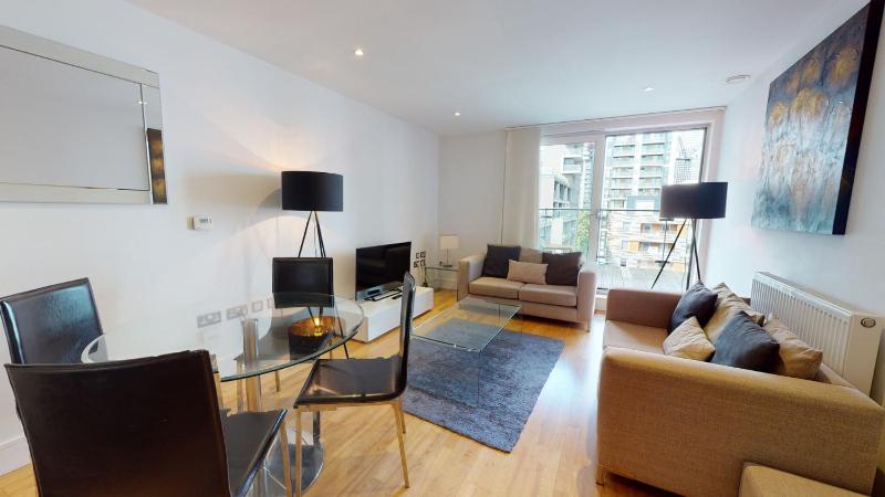 Two Bedroom Serviced Apartment in Indescon Square, Canary Wharf — отель с удобствами в Лондоне