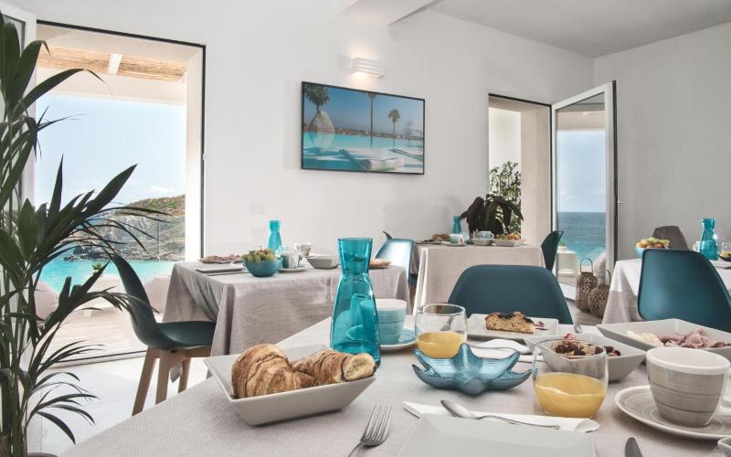 Villa Bianca a Santa Teresa: Esclusivo B&B Vicino al Mare