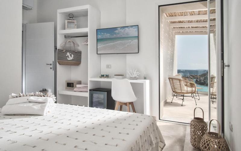 Villa Bianca a Santa Teresa: Esclusivo B&B Vicino al Mare