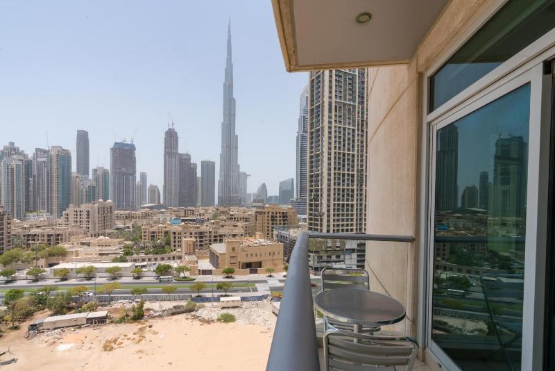 Lux BnB Burj Views Tower Fantastic Burj Views — отель с удобствами в Дубае