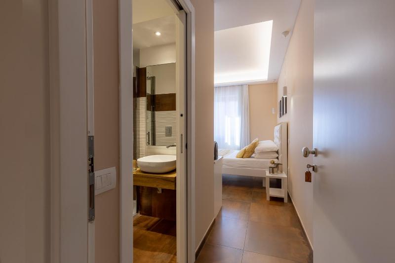 Club 57 a Cagliari - Lussuose camere vista mare