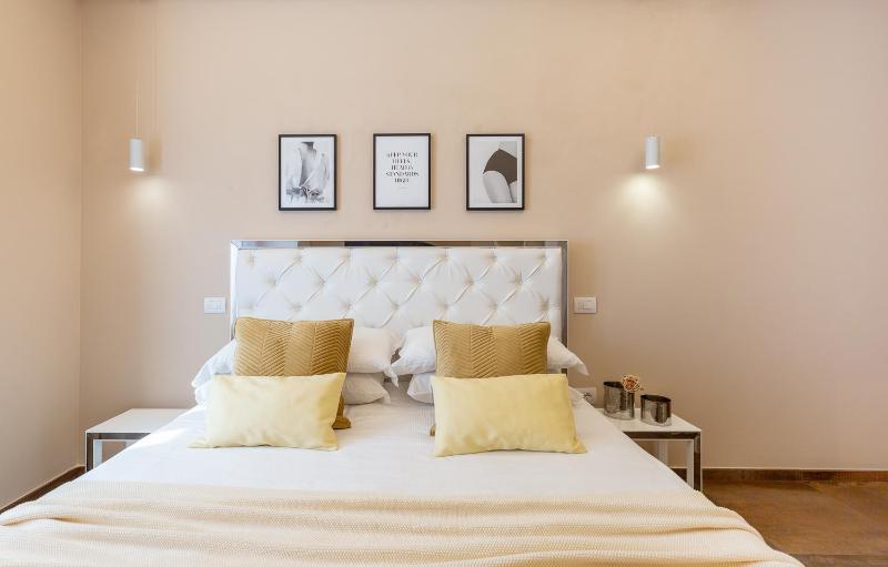 Club 57 a Cagliari - Lussuose camere vista mare