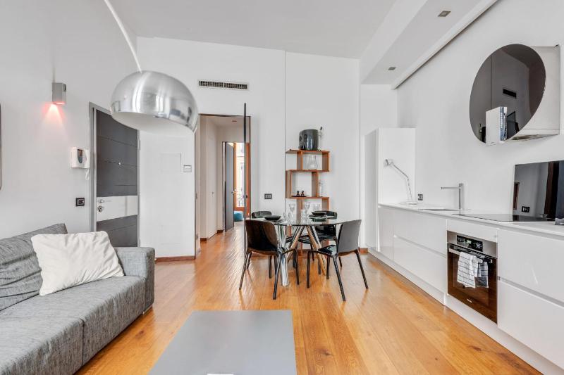 Easylife - Wonderful & Stylish house in the center — забронировать отель в Милане