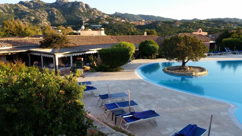Colonna Hotel Country a Porto Cervo - Elegante resort con piscina