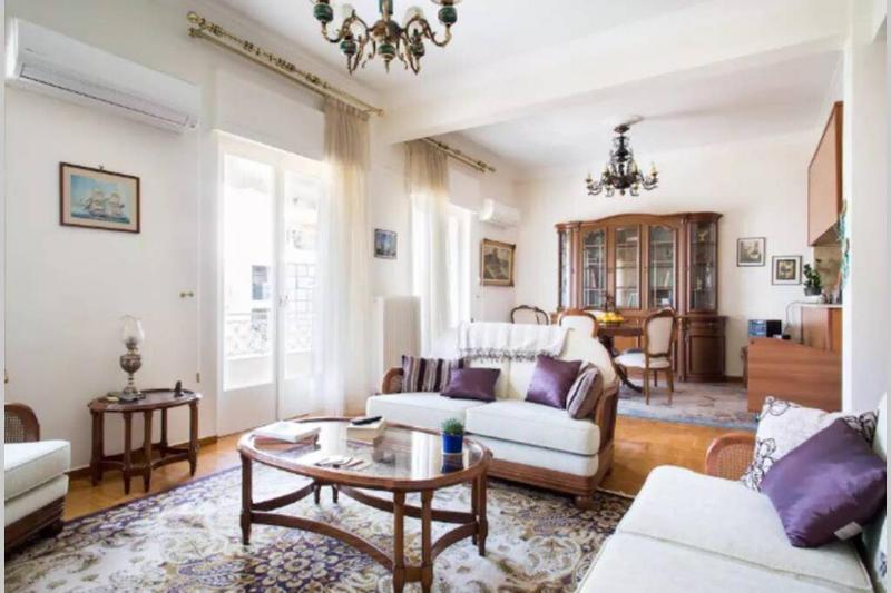 Цены на Feel Like Home at a Beautiful Athenian Apartment в Афины