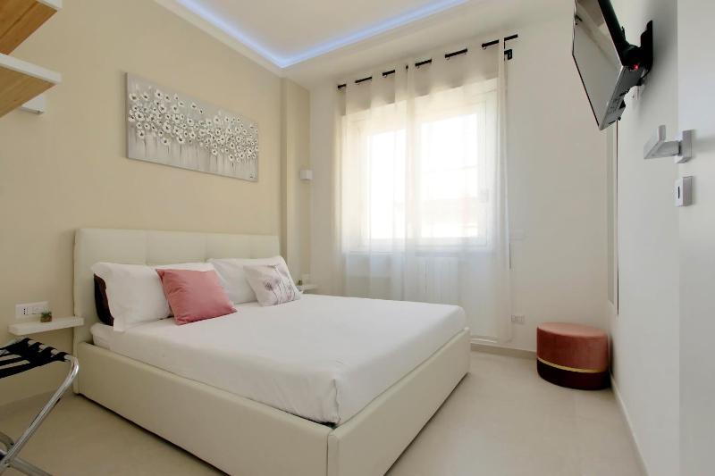 Vatican Museum Apartment with Terrace — отель с удобным расположением в Риме