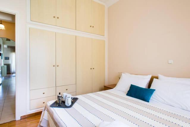 Цены на Enjoy a Large Apartment for 2 в Афины