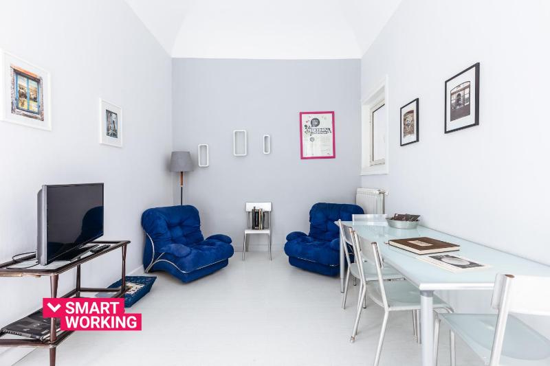 Casa Dante with Balcony by Wonderful Italy — отель с удобным расположением в Палермо