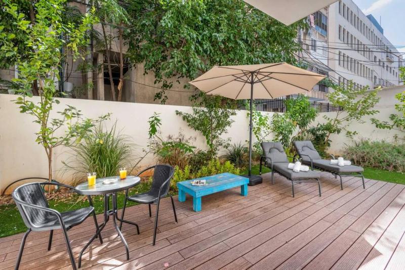 Luxury Apartement with Private Garden in new Building By Shenkin — отзывы гостей и цены