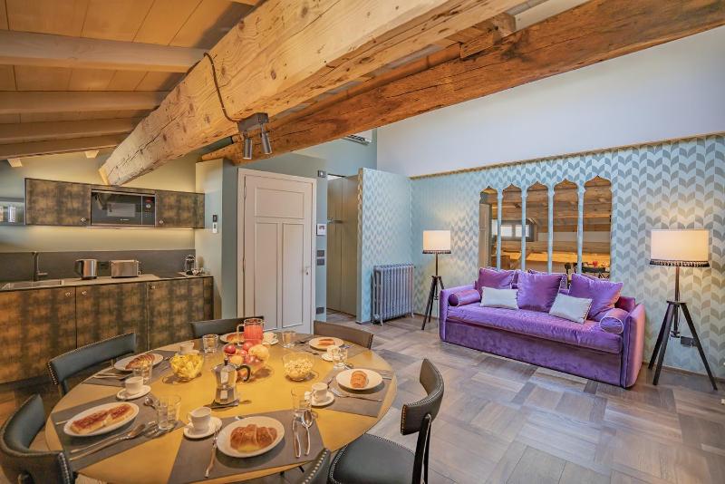 Corte Rubbi 10 Luxury Three-bedroom apartment -Dimora Italia - — отель в Венеции, Италия
