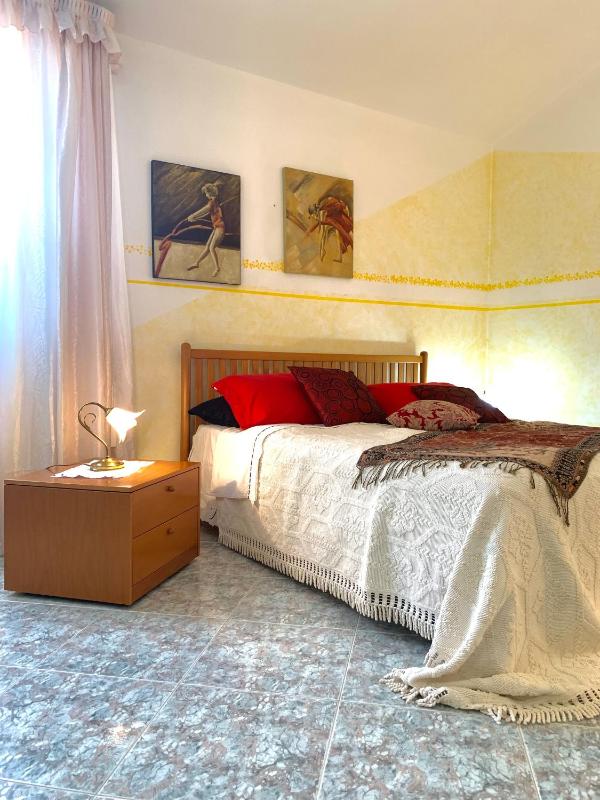 Da Irene a Càbras - Spaziosa casa vacanze con giardino