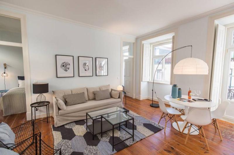 135 C - Quiet Charming Flat Historic Alfama Baixa — отель с удобным расположением в Лиссабоне