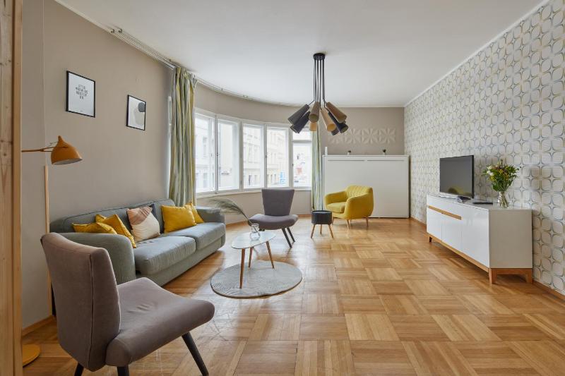 Mid-Century Modern Flat in New Town by Prague Days — забронировать отель в Праге