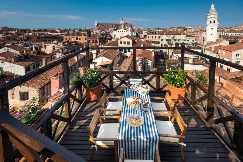 Penthouse with Rooftop Terrace and 360 Views of Venice - Venice5th — отель в Венеции, Италия