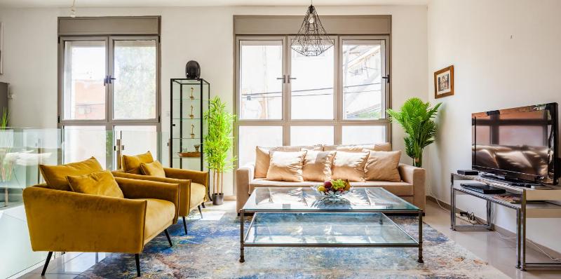 Superior and Spacious Duplex in the Kerem — забронировать отель в Тель-Авиве