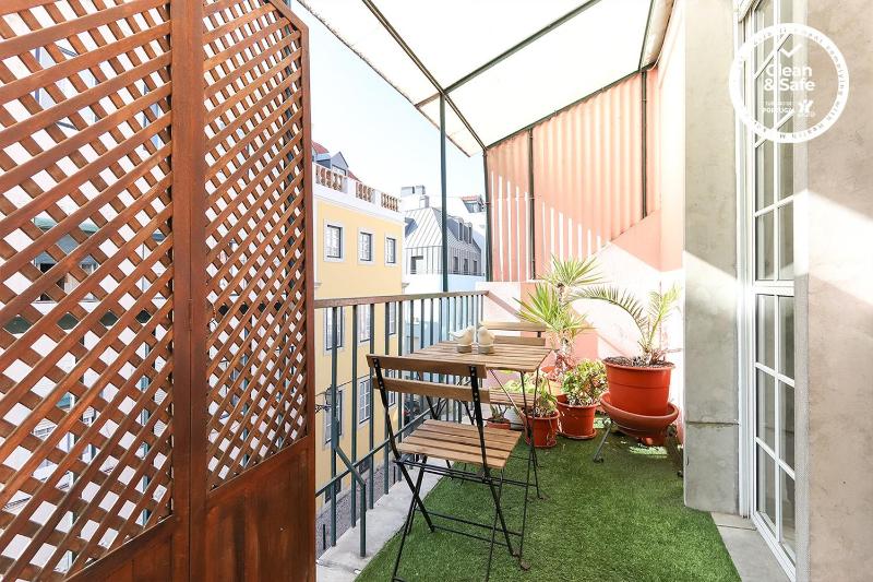 Principe Real Balcony by Homing — забронировать отель в Лиссабоне