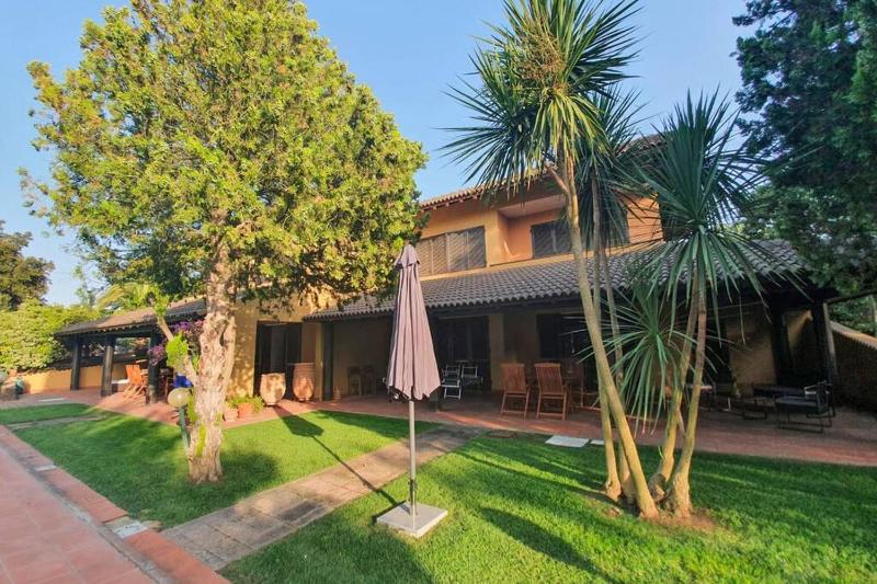 Domus 81 a Sassari - Esclusiva villa con piscina privata