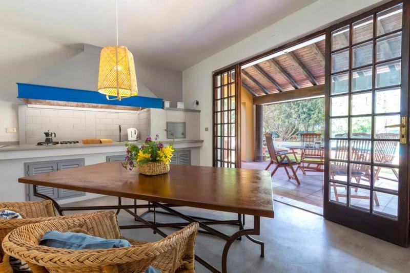 Domus 81 a Sassari - Esclusiva villa con piscina privata
