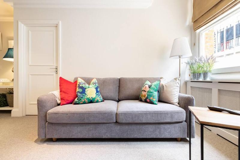 Spacious One Bedroom Flat By South Kensington 3 Month Minimum — отель с удобствами в Лондоне
