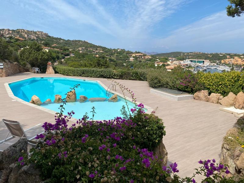 Apartment-Residence a Porto Cervo - Elegante Oasi con Piscina