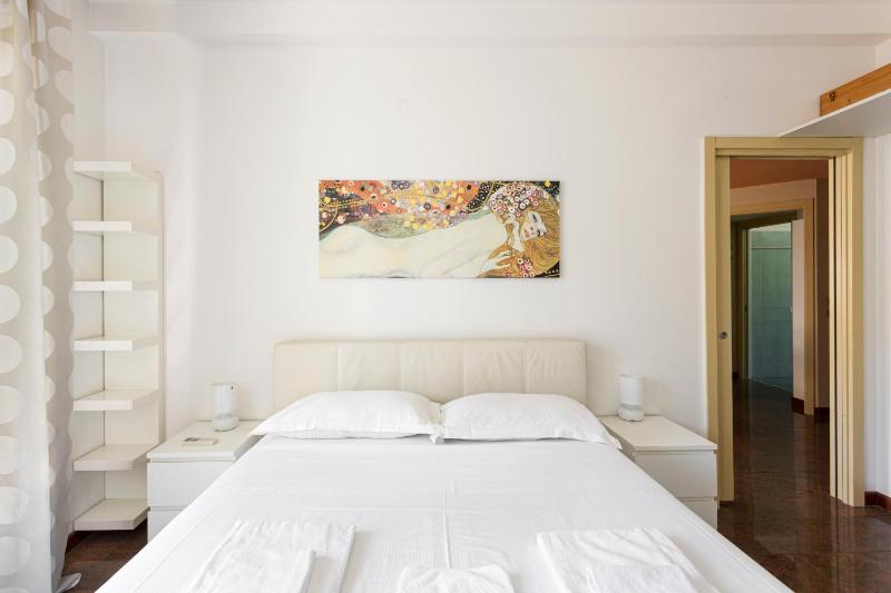Beautiful Apartment next to Sempione and City Life - Viale Teodorico — забронировать отель в Милане