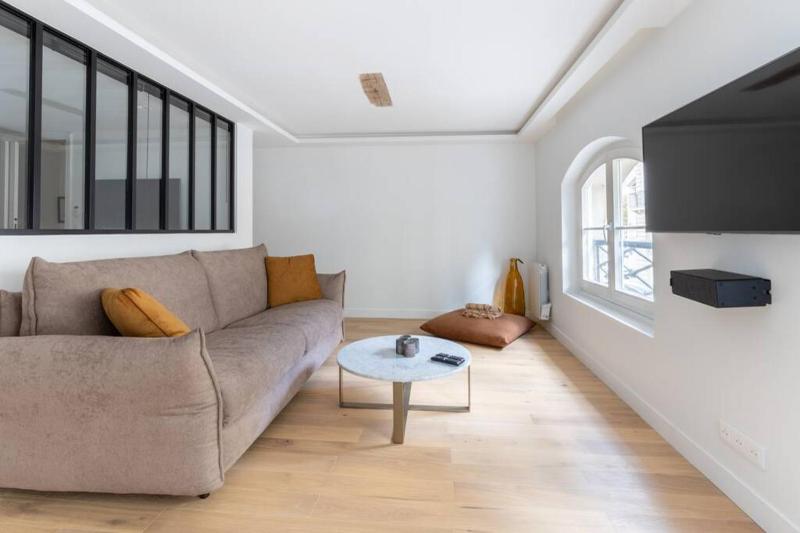 Цены на HSH Invalides-Palais Bourbon Luxueux Appartement 4P в Париже