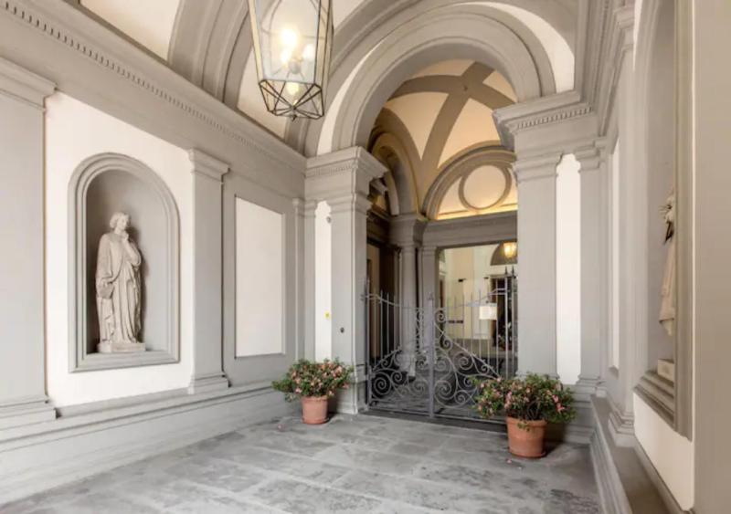 Lungarno Vespucci Charming Apartment — отель с удобствами в Флоренции