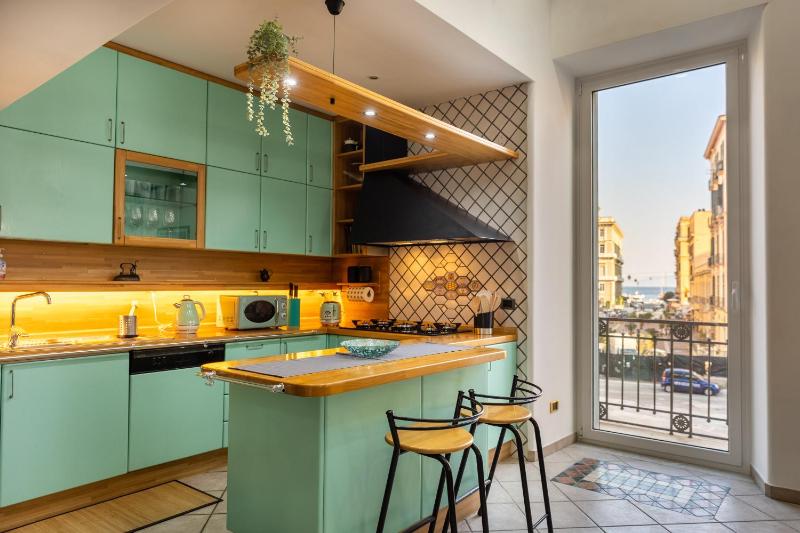 Riviera House Apartment Sea View group and family — отель с удобствами в Неаполе