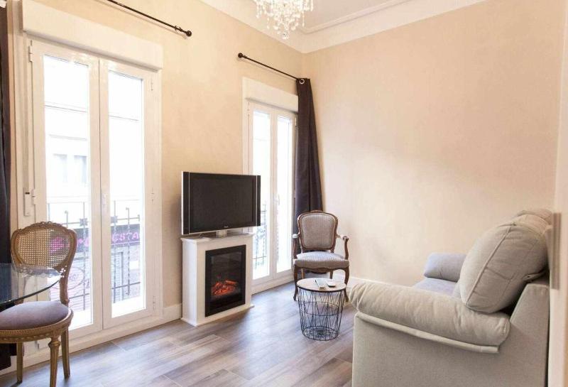 NEW Moderno y elegante apartamento centrico — отель с удобным расположением в Мадриде