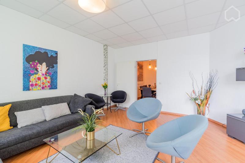 Spacious and modern furnished apartment for 10 guests — отель с удобным расположением в Берлине