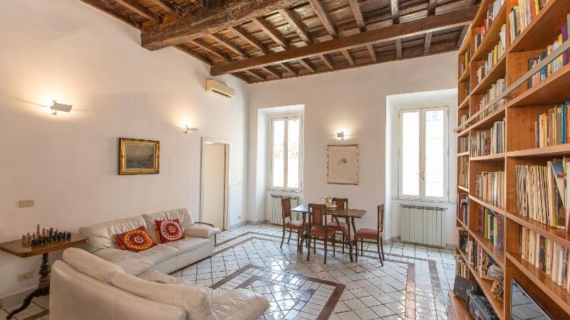 Monti Flat Rental in Rome — отель с удобствами в Риме