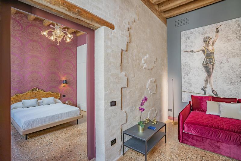 Corte Rubbi 7 Deluxe Apartment — отель с удобствами в Венеции