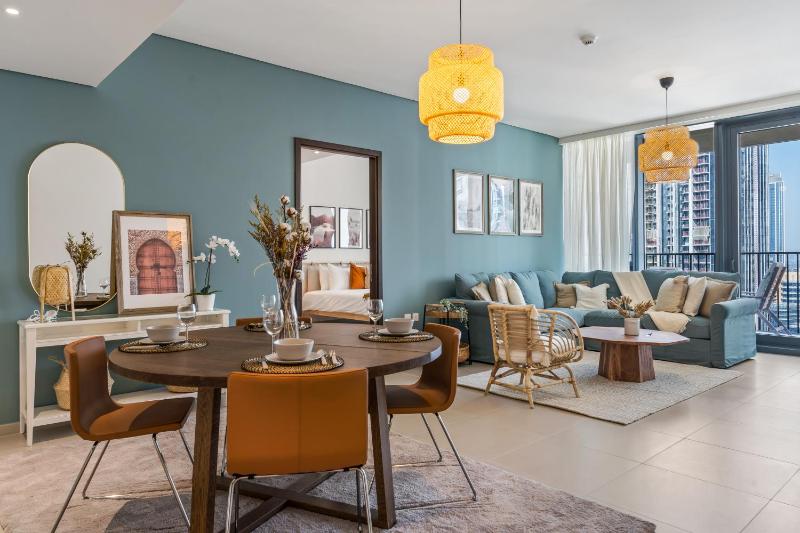 High-End Chic Apartment, Close to Burj Khalifa — отель с удобным расположением в Дубае