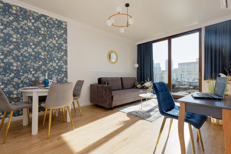 Apartamenty Ogrodowa Business Wola by Renters Prestige — отель с удобствами в Варшаве
