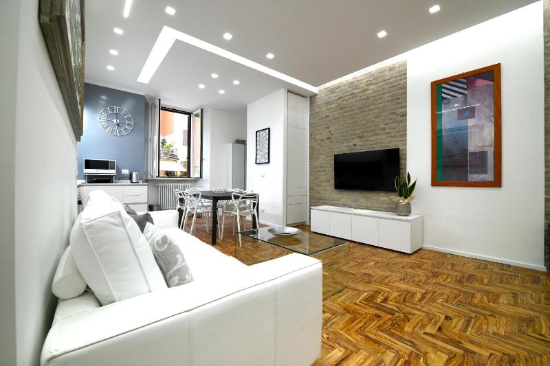 Milazzo Apartment — забронировать отель в Риме