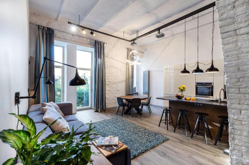 #stayhere - Unique Spacious & Modern 2BDR Upscale Neighbourhood — отель в Вильнюсе, Литва