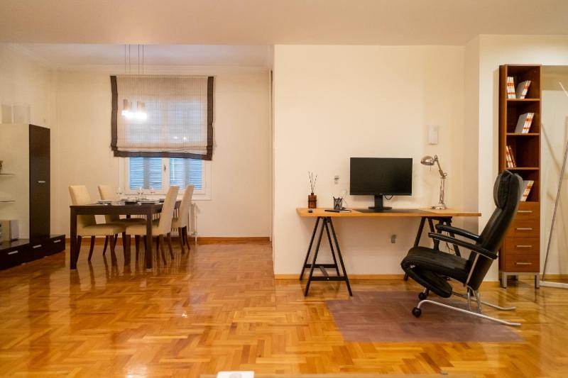 Two bedroom Apt in Syntagma - Ermou area — отель в Афины, Греция