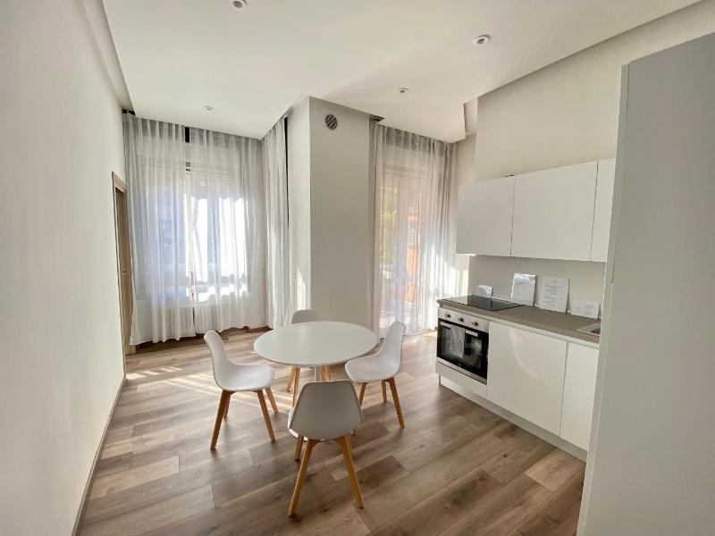 Suite boutique Moscova — отель с удобствами в Милане