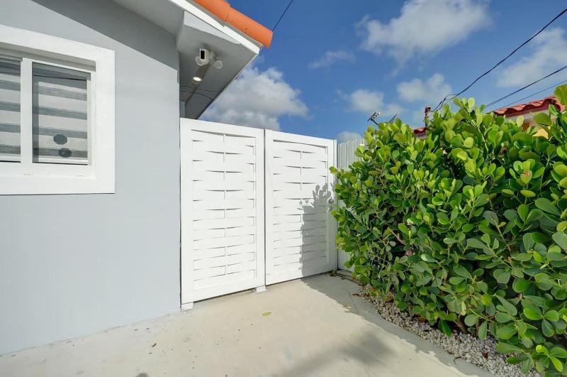CENTRALLY LOCATED COMFY APARTMENT in MIAMI L03A — забронировать отель в Майами