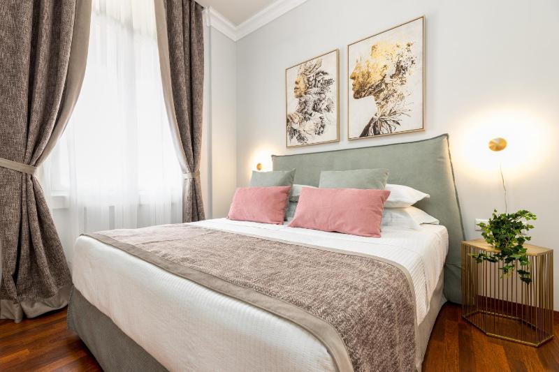 Asty Luxury Apartments — отель в Афины, Греция