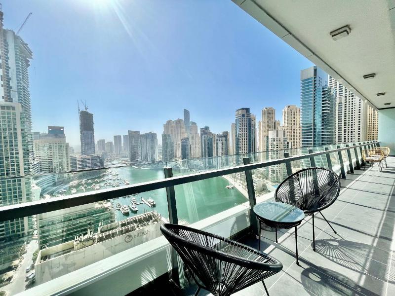 Stunning Marina View with Balcony - Airbetter — отель с удобствами в Дубае