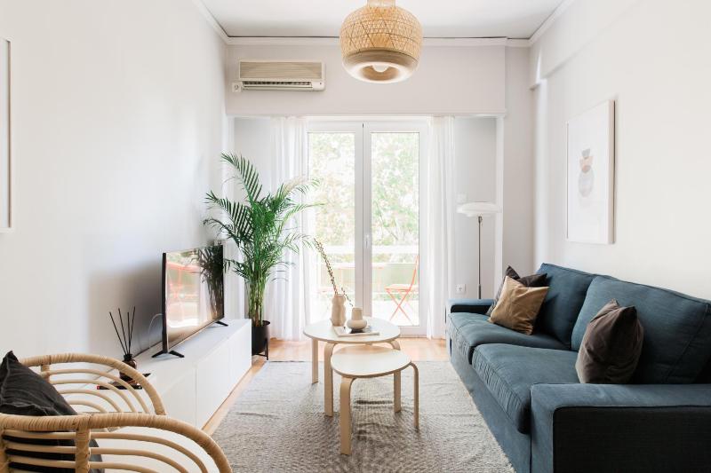 Absolute 2BR Apartment near EMST Museum by UPSTREET — комфортный отель в Афины