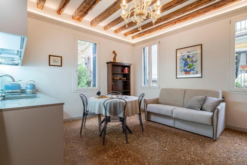 Ca' Anna Rialto Apartment M0270429079 — отель с удобствами в Венеции