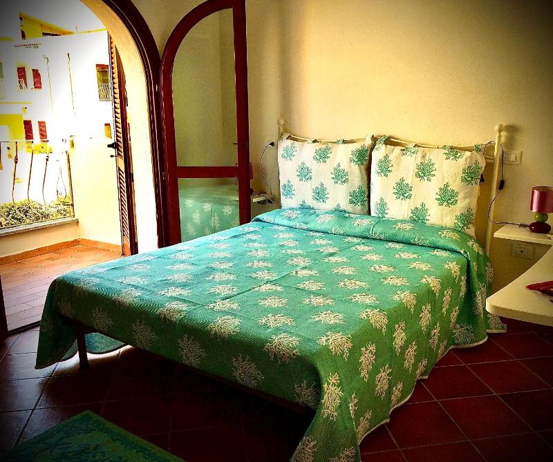 Casa Mare a Santa Teresa: Rilassante apt vista giardino