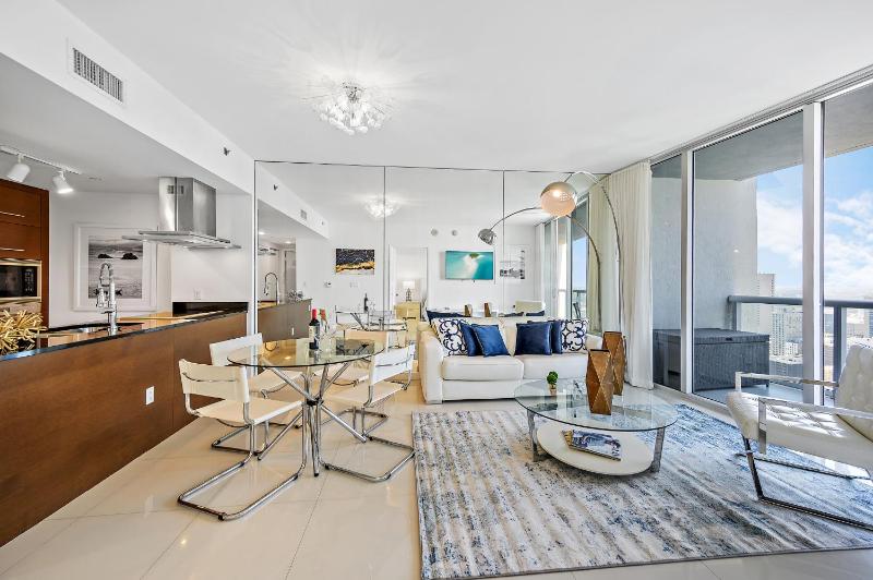Majestic High Rise Unit with Ocean view — отзывы гостей и цены