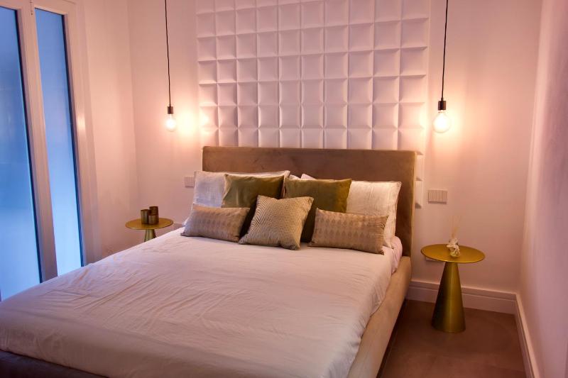 Цены на A26 Apartments - Premium apartment in Naples в Неаполе