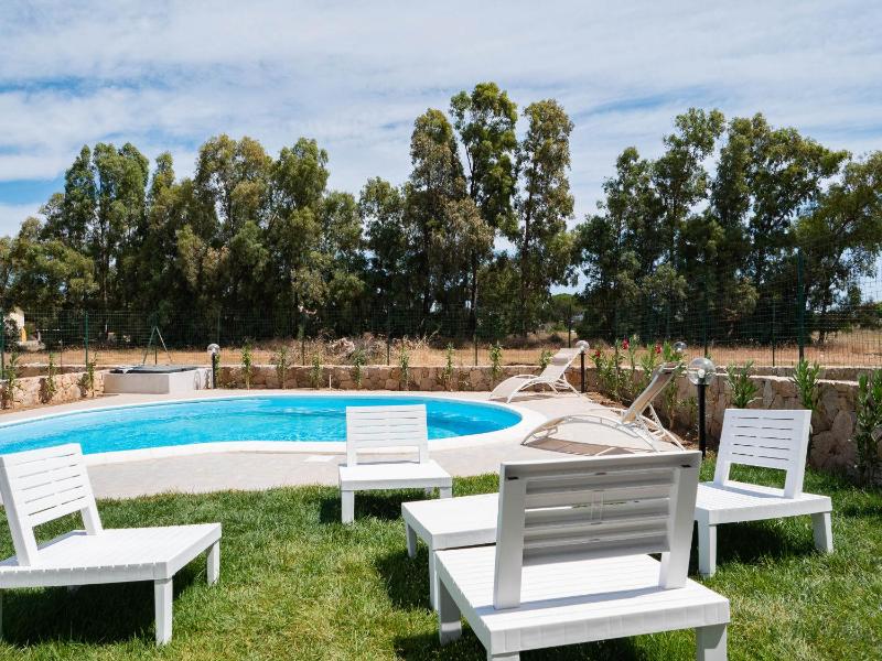 Villetta a Budoni - Lussuosa Casa con Piscina Privata