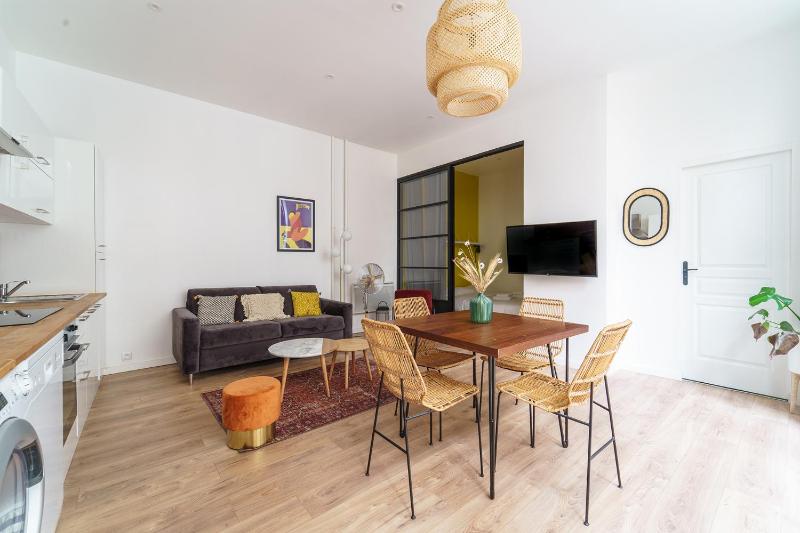 Parisuites Central Canal Saint Martin Chic & Design & Cosy — отель с удобствами в Париже