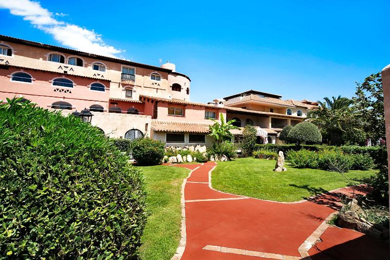 Colonna Beach a Golfo Aranci - Lussuosi Appartamenti Fronte Mare
